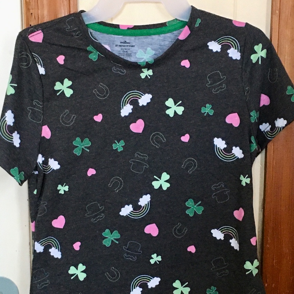 Ladies Top Bundle 3 for 15🌺 NWOT